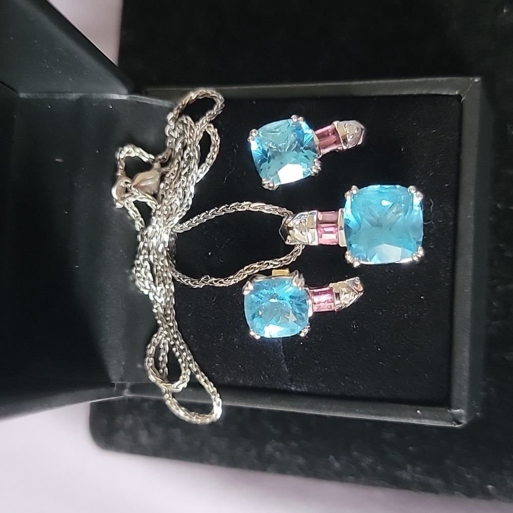 Women's jewelry from Goodman Shane.Co